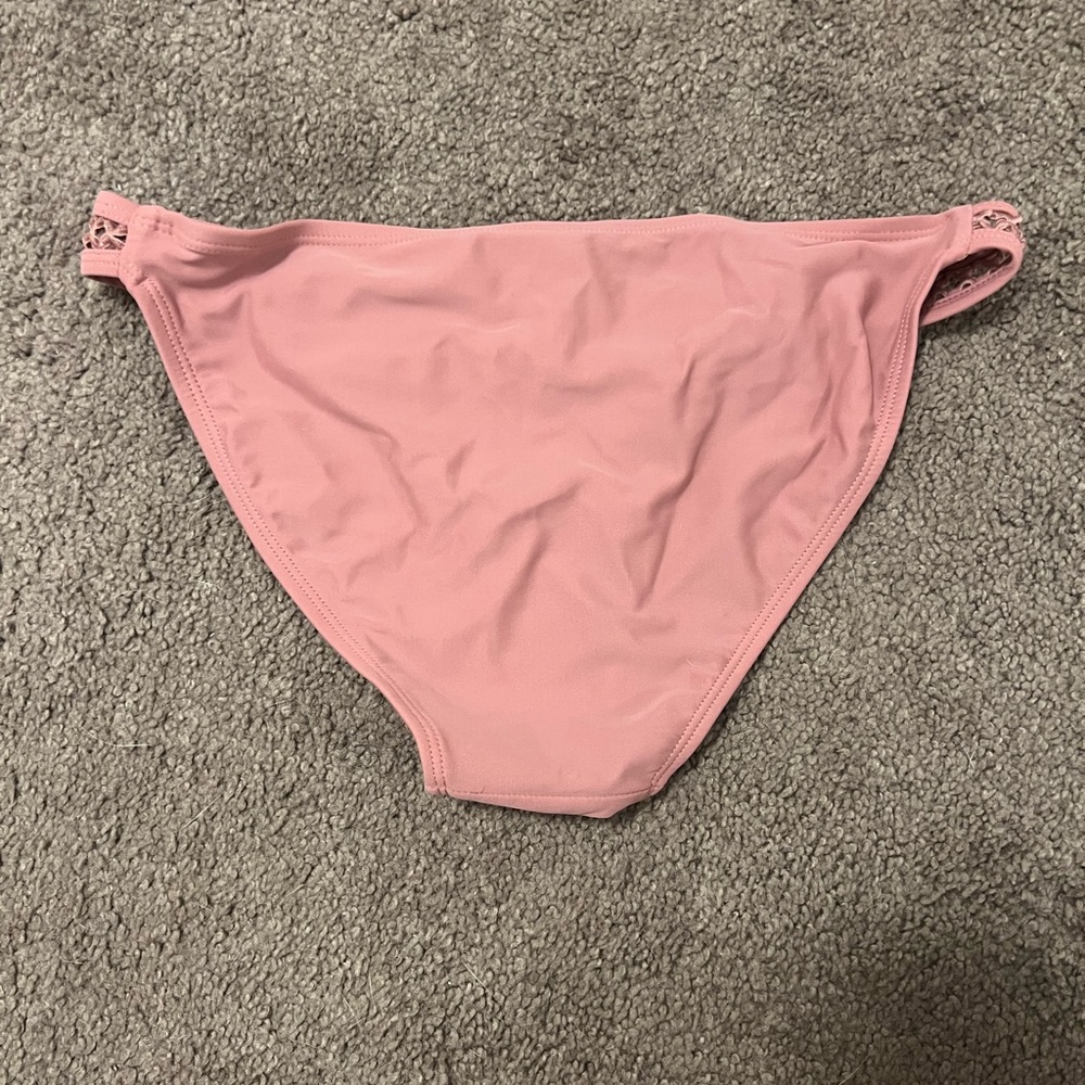 Bikini - Picture 2 of 5